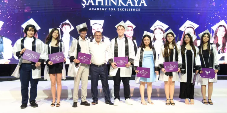 Şahinkaya’da mezuniyet coşkusu yaşandı! LGS başarısı gururlandırdı