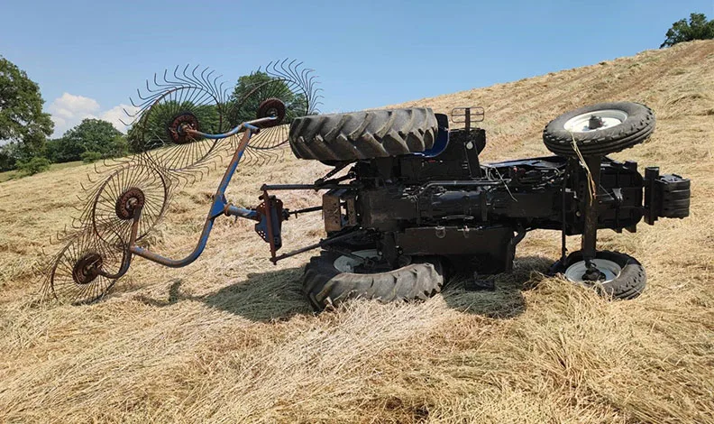 Tarlada feci kaza: Traktörün devrildiği sürücüden acı haber