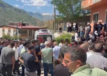 TBMM Önünde Basın Açıklaması Yapmak İsteyen Öğretmenlere Polis Müdahalesi