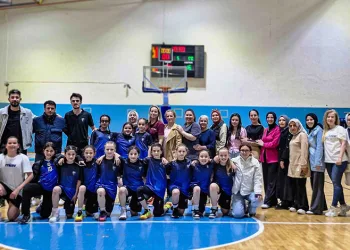 25 ülkeden öğrenciler aynı safta: Mehterle kültür köprüsü kurdular