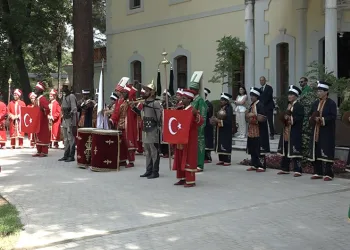 25 ülkeden öğrenciler aynı safta: Mehterle kültür köprüsü kurdular