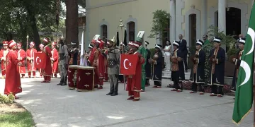 25 ülkeden öğrenciler aynı safta: Mehterle kültür köprüsü kurdular