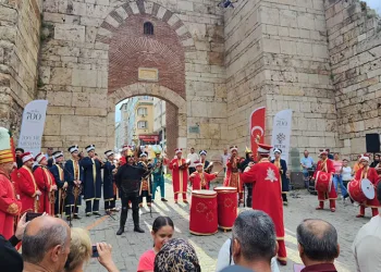 Fethin 700. yılında mehter sesleri Saltanat Kapı’dan yükseldi