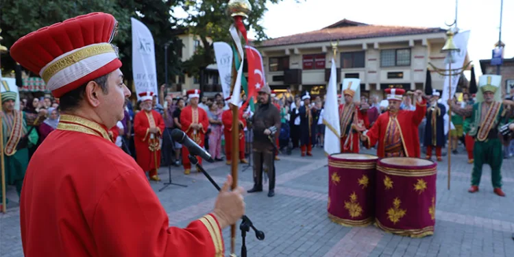 Mehter sesleri bu kez Gazi Orhan Parkı’nda yükseldi