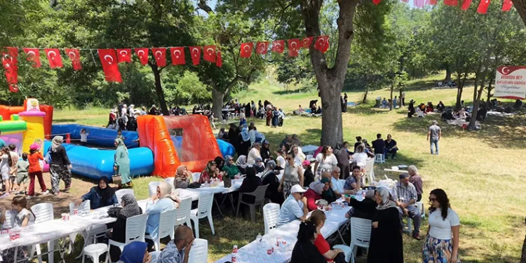 Seyir halindeki araç alevlere teslim oldu