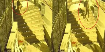 Seyir halindeki araç alevlere teslim oldu