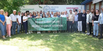 Kontrolden çıkan otomobil meyve bahçesine uçtu: 4 yaralı