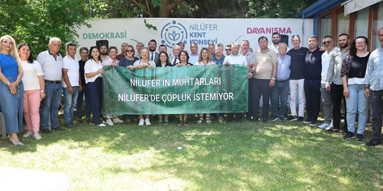 Kontrolden çıkan otomobil meyve bahçesine uçtu: 4 yaralı