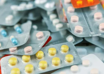 İlaç stoklayıp yurt dışına sattıkları iddia edildi! 19 eczacı gözaltında