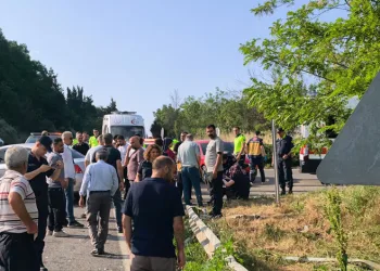 Bursa’da iki otomobil çarpıştı: 6 yaralı