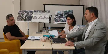 Metro’da yüksek sesle konuşma tartışması