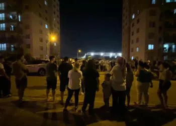 Serik’te site sakinlerinden aidat ve hizmet protestosu