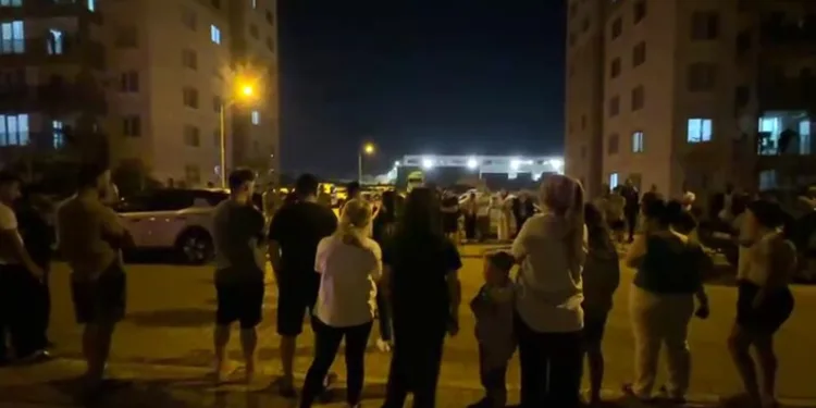 Serik’te site sakinlerinden aidat ve hizmet protestosu