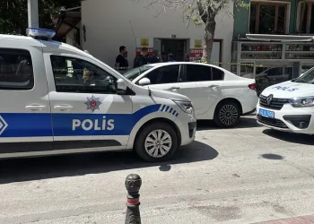 Serik’te site sakinlerinden aidat ve hizmet protestosu