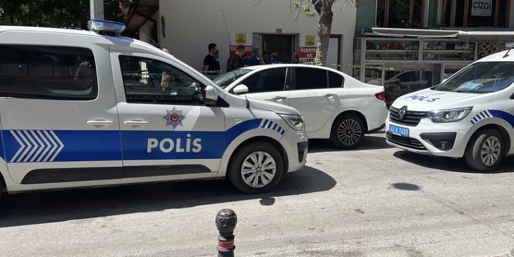Serik’te site sakinlerinden aidat ve hizmet protestosu