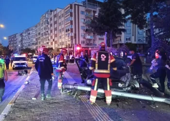 Serik’te site sakinlerinden aidat ve hizmet protestosu