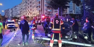 Serik’te site sakinlerinden aidat ve hizmet protestosu