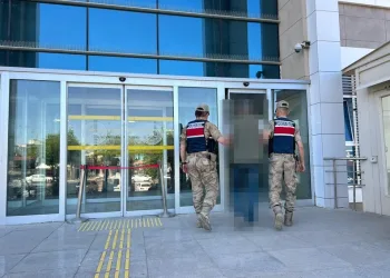 Serik’te site sakinlerinden aidat ve hizmet protestosu