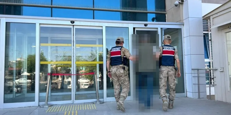 Serik’te site sakinlerinden aidat ve hizmet protestosu