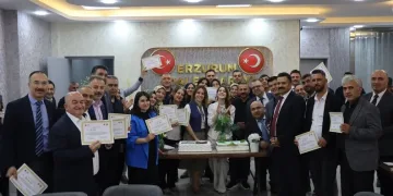 Serik’te site sakinlerinden aidat ve hizmet protestosu