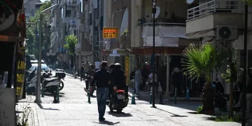 Serik’te site sakinlerinden aidat ve hizmet protestosu