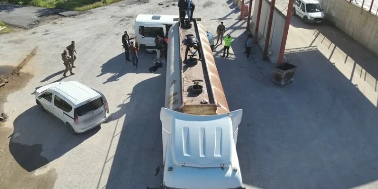 Otobanda yola fırlayan angus korku dolu anlar yaşattı