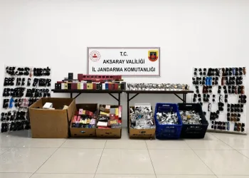 İzmir merkezli 12 ilde FETÖ operasyonu: 80 şüpheli yakalandı