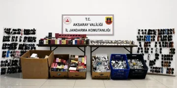 İzmir merkezli 12 ilde FETÖ operasyonu: 80 şüpheli yakalandı