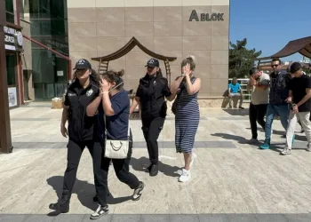 İzmir merkezli 12 ilde FETÖ operasyonu: 80 şüpheli yakalandı