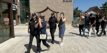 İzmir merkezli 12 ilde FETÖ operasyonu: 80 şüpheli yakalandı