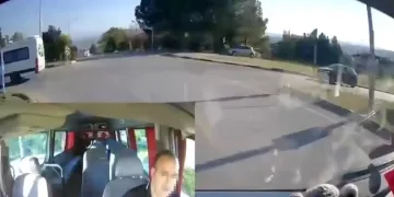 Sakarya’da savcı ile minibüs şoförünün trafikteki kavgası kamerada