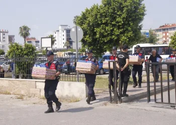 Sakarya’da savcı ile minibüs şoförünün trafikteki kavgası kamerada