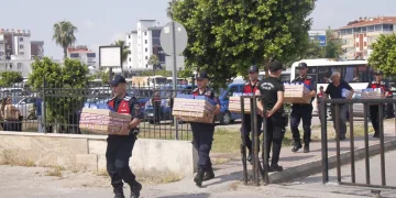 Sakarya’da savcı ile minibüs şoförünün trafikteki kavgası kamerada