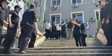 Sakarya’da savcı ile minibüs şoförünün trafikteki kavgası kamerada