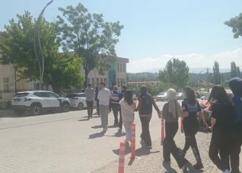 Sakarya’da savcı ile minibüs şoförünün trafikteki kavgası kamerada
