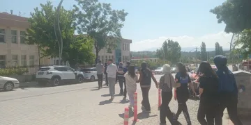 Sakarya’da savcı ile minibüs şoförünün trafikteki kavgası kamerada
