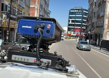 Sakarya’da savcı ile minibüs şoförünün trafikteki kavgası kamerada