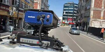 Sakarya’da savcı ile minibüs şoförünün trafikteki kavgası kamerada