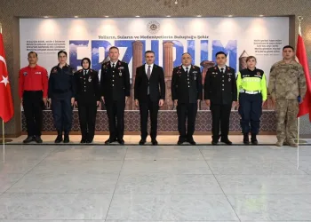 Sakarya’da savcı ile minibüs şoförünün trafikteki kavgası kamerada
