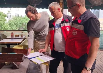 Otomobilin çarptığı 6 yaşındaki çocuk hayatını kaybetti, ailenin feryatları yürek dağladı