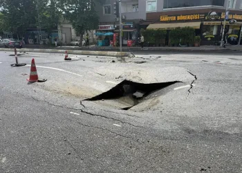 Otomobilin çarptığı 6 yaşındaki çocuk hayatını kaybetti, ailenin feryatları yürek dağladı