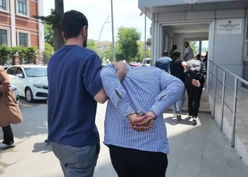 Otomobilin çarptığı 6 yaşındaki çocuk hayatını kaybetti, ailenin feryatları yürek dağladı