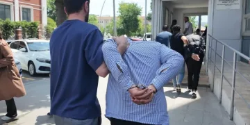 Otomobilin çarptığı 6 yaşındaki çocuk hayatını kaybetti, ailenin feryatları yürek dağladı