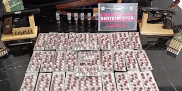 Osmaniye’de çınar ağacı, halk otobüsünün üzerine düştü: Saniyelerle kurtuldu
