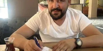 Osmaniye’de çınar ağacı, halk otobüsünün üzerine düştü: Saniyelerle kurtuldu