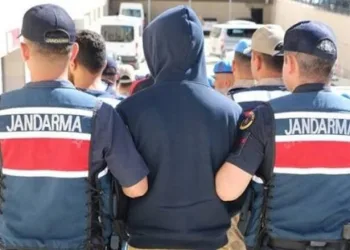 Beylikdüzü’nde taksinin bagajındaki valizde 23 kilogram kokain bulundu: 4 gözaltı