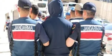 Beylikdüzü’nde taksinin bagajındaki valizde 23 kilogram kokain bulundu: 4 gözaltı