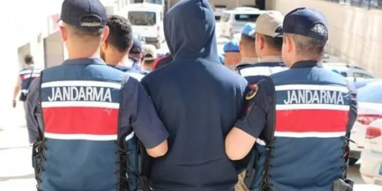 Beylikdüzü’nde taksinin bagajındaki valizde 23 kilogram kokain bulundu: 4 gözaltı