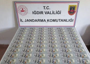 Beylikdüzü’nde taksinin bagajındaki valizde 23 kilogram kokain bulundu: 4 gözaltı