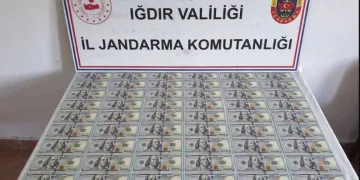 Beylikdüzü’nde taksinin bagajındaki valizde 23 kilogram kokain bulundu: 4 gözaltı